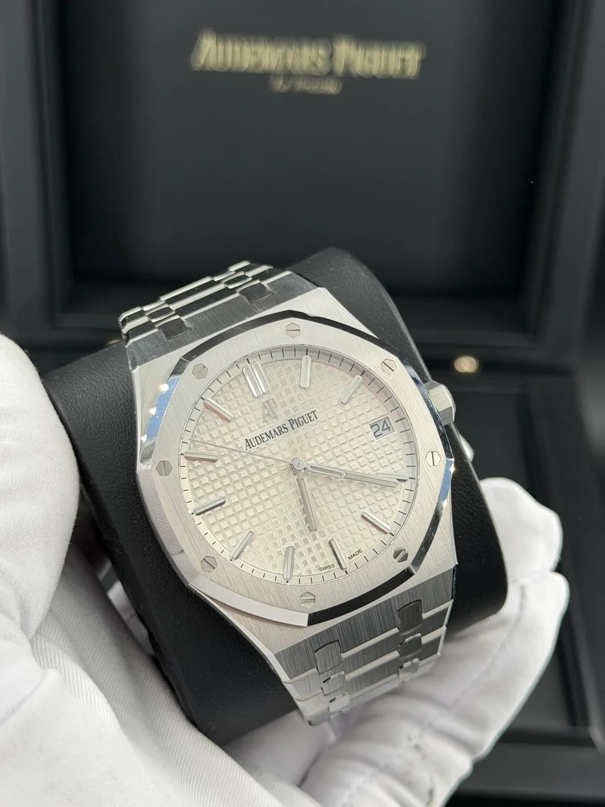 Audemars Piguet Royal Oak 15500ST - Weiss 15500ST.OO.1220ST.04